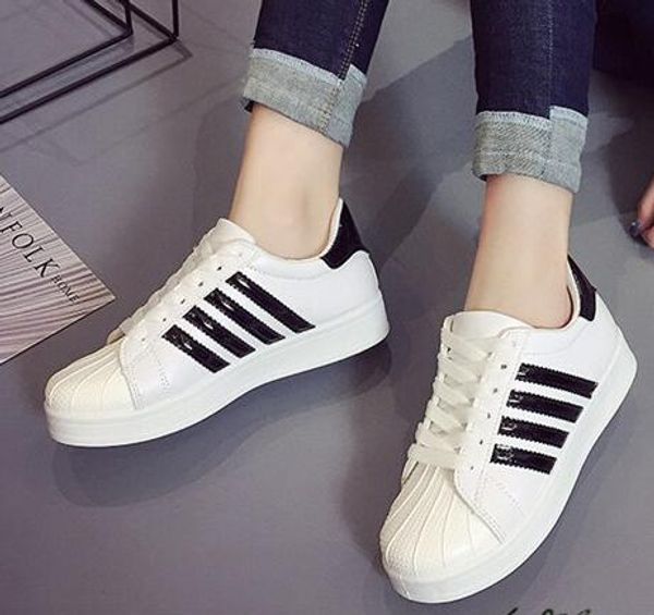 

Sapatos ocasionais charm2020