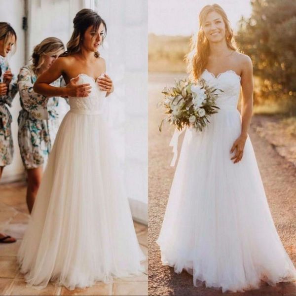 2019 Abiti da sposa country autunnali Abito da sposa boho rustico Una linea Abiti da sposa in pizzo Gonna lunga in tulle Custom Made Sweetheart senza spalline