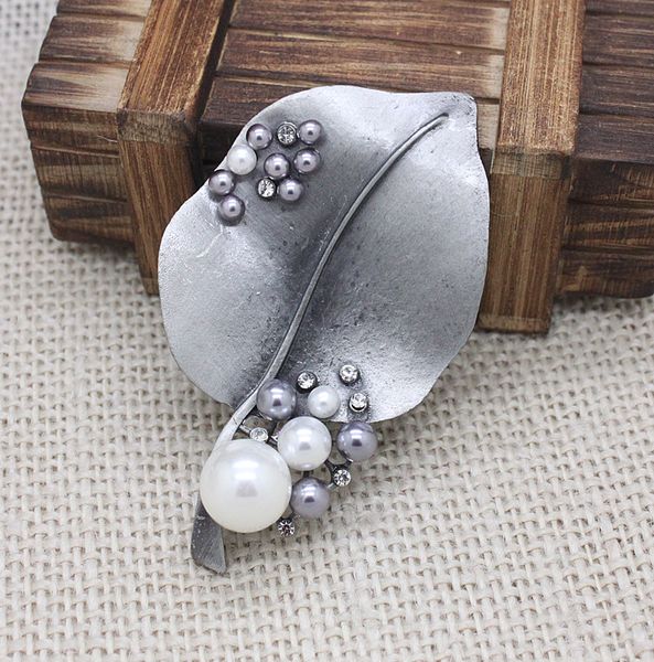 

wholesale- popular brand pearl vintage silver brooches for women fancy party wedding brooches jewelry gifts ing, Gray