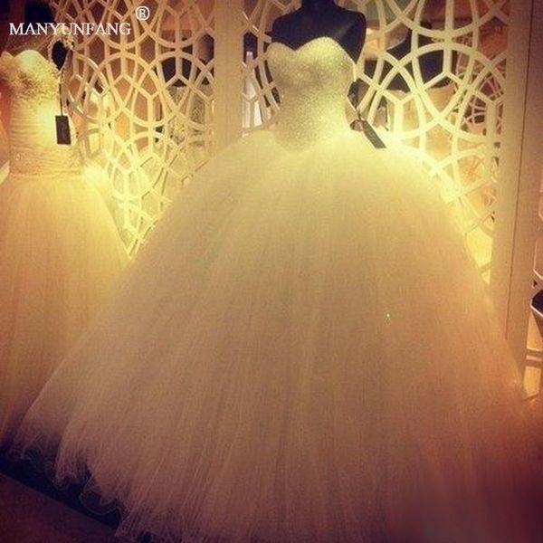 

2020 spring beach halter wedding dresses upper beaded lace appliques with pearls sweep train tulle bridal gowns, White