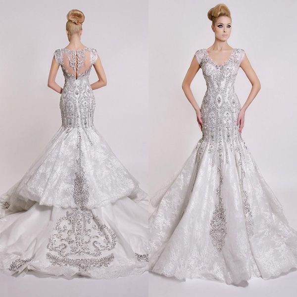 Abiti da sposa scintillanti di lusso costosi 2017 Sexy Bling in rilievo di cristallo Applique in pizzo con scollo a V sirena tromba abiti da sposa cappella treno