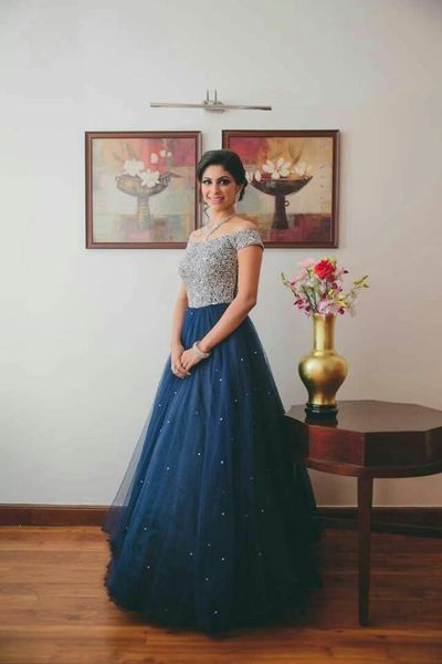 Vestidos de noite formal azul azul marinho 2023 Longo do ombro Berçalhos de prata Tulle elegante e elegante Back-up Borno