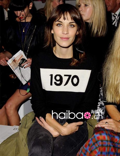 

Бесплатная доставка 2019 розовый / красный / серый / черный 1970 печати Wome's пуловеры Ма