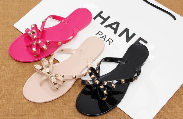 

new европе и сша летом прохладно тапочки новые моды лук сандалии пляжные сандалии, украшенные заклепками горячей продажи, Black