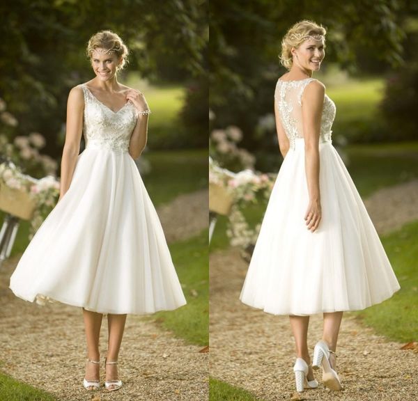 

2017 new spring short lace country wedding dresses v neck sleeveless vintage tea length wedding gowns with beading crystal, White