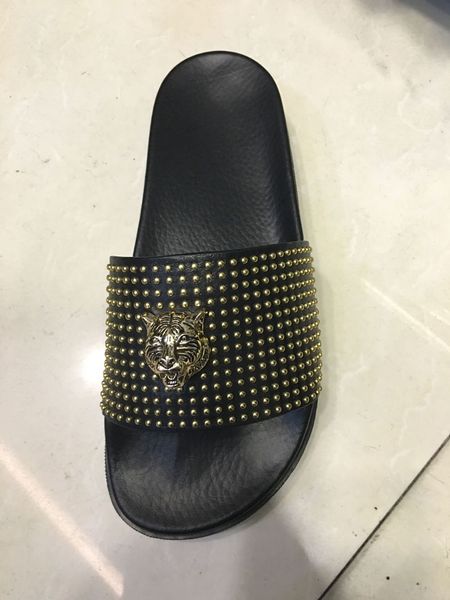 

Лето Повседневная Мужская Мода Тапочки Мужчины Резиновые Сандалии Мужской Открытый Пляж Слайд Сандалии Мальчики Полосатые Тапочки Потертости Кожа Тапочки Обувь