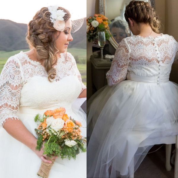 Vintage 2017 Pizzo Mezza manica Lunghezza tè Plus Size Abiti da sposa economici Scollo a V Bottoni ricoperti sul retro Abiti da sposa Custom Made China EN2242