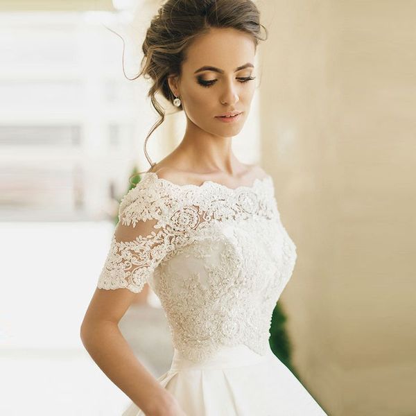 

Роскошь с плеча белая с коротким рукавом из бисера кружева свадьбы 2018 молнии свад