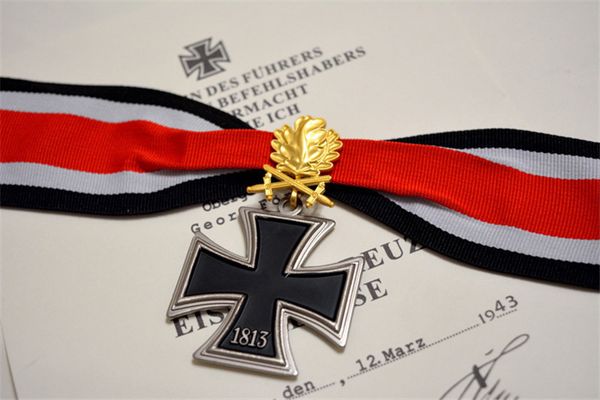 

wholesale-1813 grand cross german knight's iron cross medal with golden/ silver oak leaves and box / ritterkreuz / ek 2 world war ii