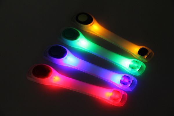 Novidade Iluminação Esportes Led Armbands piscando ADVERTÊNCIA SUPORTE SUPORTE BRACT BRACK Pulseira para Outdoor Climbing Running