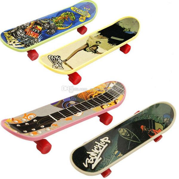 Hochwertige Neuheit, niedliches Mini-Kinderspielzeug, Skateboard, sportliches Finger-Skateboard, Geschenke für die Kinder C2412