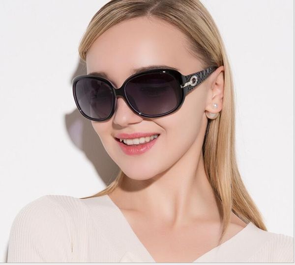 

p2011-1] the new diamond-studded women's sunglasses fashion glasses are wholesale, White;black
