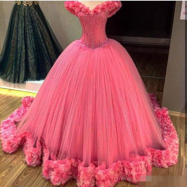 Splendidi abiti Quinceanera rosa caldo fatti a mano fiori principessa abito da ballo abito da ballo dolce 16 abito spettacolo abito in maschera economici in vendita