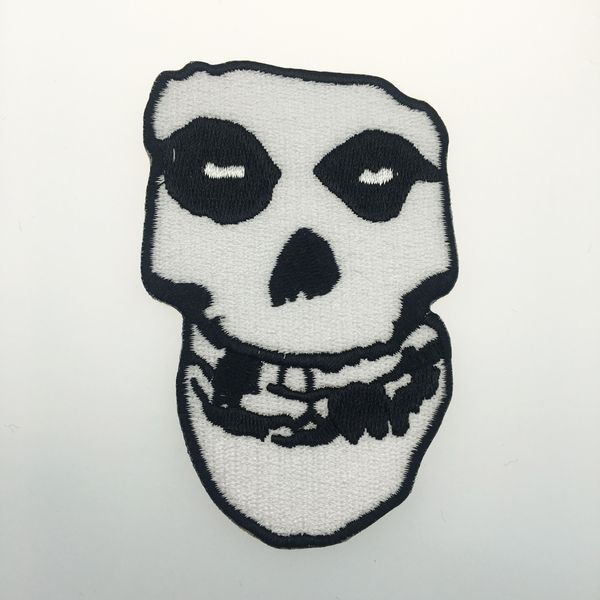 Famoso Old School PUNK Ferro Bordado Em Patch Motocicleta Punk Music Biker Patch DIY SKULL Applique Bordado Crachá Frete Grátis