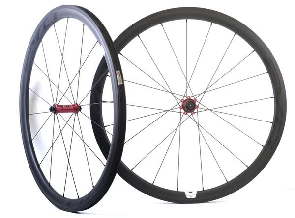 700C 38 mm Tiefe und 25 mm Breite Carbon-Laufräder für Rennrad. Rohrförmiger Carbon-Laufradsatz mit EVO-Nabe mit geradem Zug und U-förmiger Felge