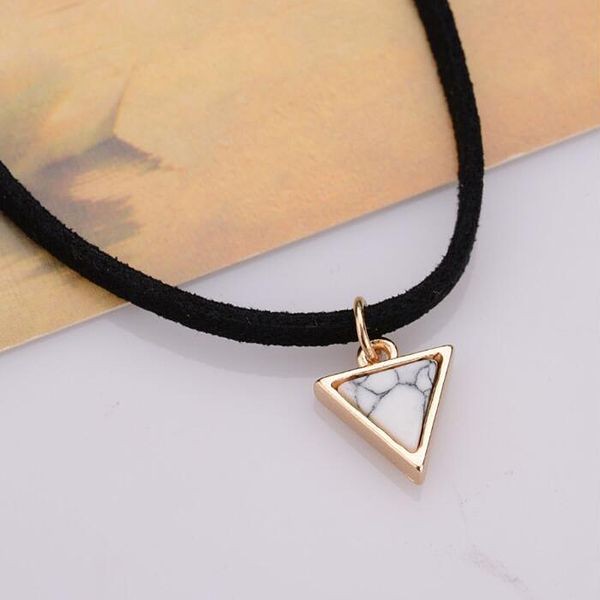 Vendita calda Nuova collana girocollo a triangolo con corda in pelle di pietra bianca nera Collana con colletto girocollo indiano Collier Bijoux EFN017V