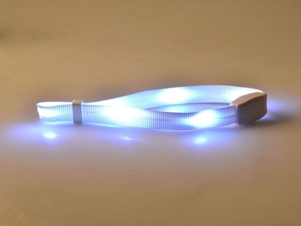 50 pz/lotto 2017 nuovo arrivo pulsante Vocale controllo Vibrazione Nylon Led Lampeggiante braccialetto Flash Incandescente Luminoso braccialetto della cinghia