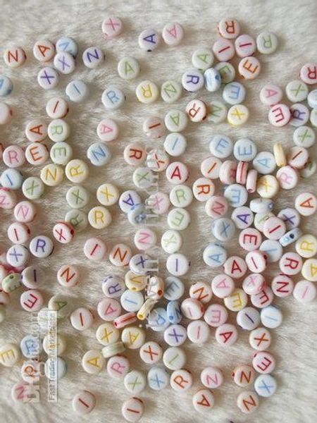 

300pcs Смешанная монета алфавита акриловые бусины 6мм DIY ювелирные изделия решений