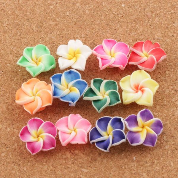 Perline sparse di fiori di plumeria di porcellana di argilla ceramica colorata 15mm 150 pezzi / lotto Gioielli di moda L3000224f