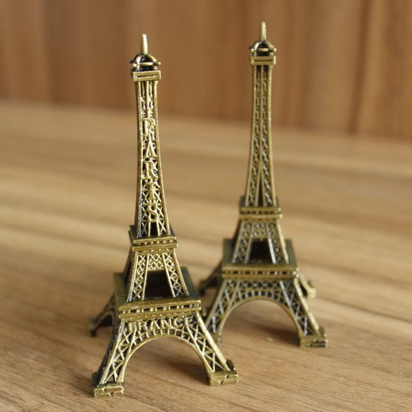 Metal Eiffel Tower Garden Decorações Modelo Paris Tower Figura Craft Home Caixa de presente Pacote 25cm