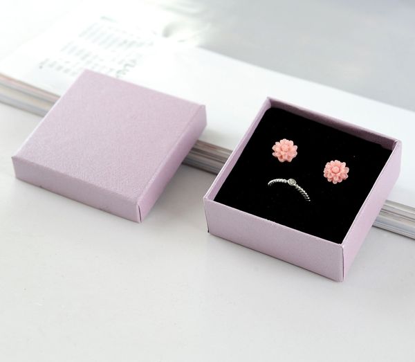 

[simple seven]6.3*6.3*2.3cm classic purple jewelry ring box, specialty paper bracelet carrying box, festival pendant display with sponge, Black;white