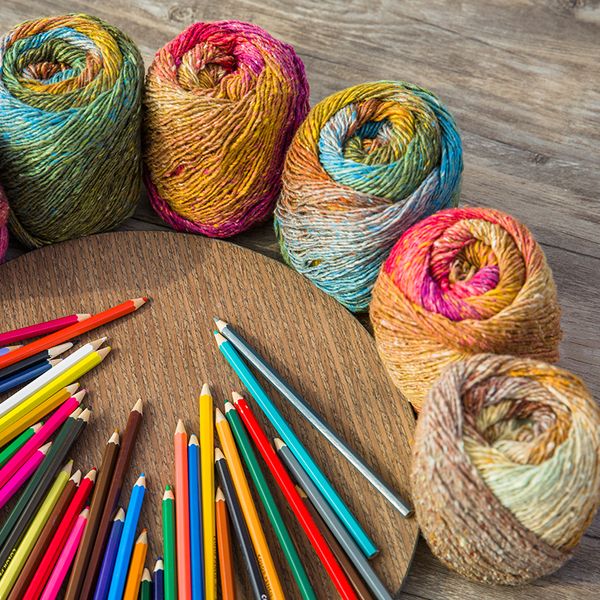 200 g / lote novo de Alta Qualidade Espaço Tintura Fios para Tricô Fios Fantasia Crochet Fio para Cachecol Agradável Cores Artesanato Artesanato