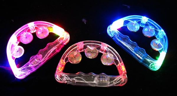 

оптовая продажа-100 шт. / лот красочные led мигающий ребенок погремушка колокол руки загораются светодиодные бубен светящиеся игрушки бар кт