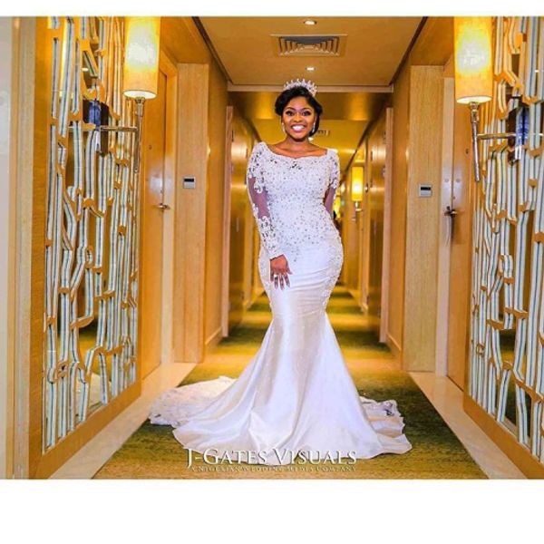 

2017 nigerian wedding dresses sweetheart neckline with sheer lace appliqued long sleeves chapel train length african black girl bridal gowns, White