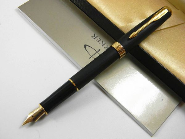 Penna stilografica con pennino M nero opaco regalo dorato Parker da 2 pezzi