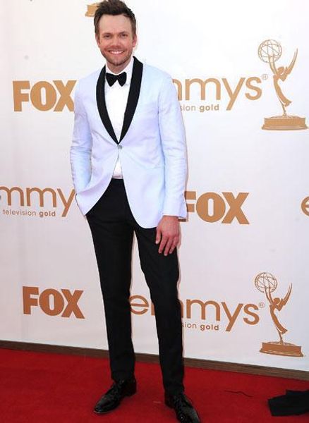 

wholesale- (jacket+pants+tie) 2016 men leisure suits slim fit party tuxedo notch lapel tuxedos brand fashion bridegroom wedding suits, White;black