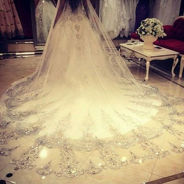 Sparkly Fildişi 3 M Uzun Rhinestones Katedrali Düğün Veils Dantel Aplike Trim Kristaller Bir Katmanlı Özel Yapılmış Tül Payetli Gelin Peçe