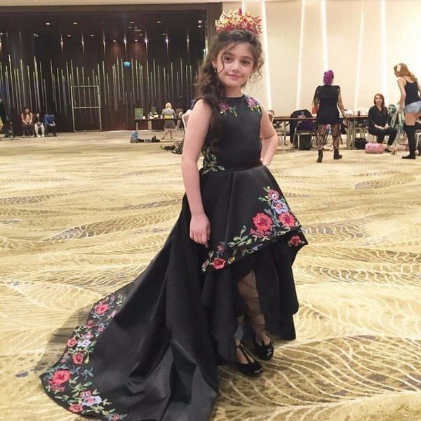 

2017 черный привет-ло девушки pageant платья короткие передняя длинная спина платье девушки цветка для свадьбы вышивка атласные дети пром пл, White;red