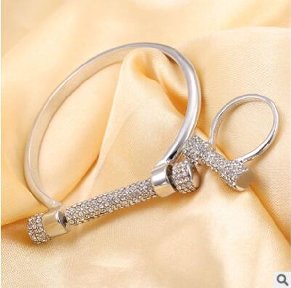 

Full of diamond letter D bracelet bangle rings horseshoe screw good quality bracelets one color shipping free