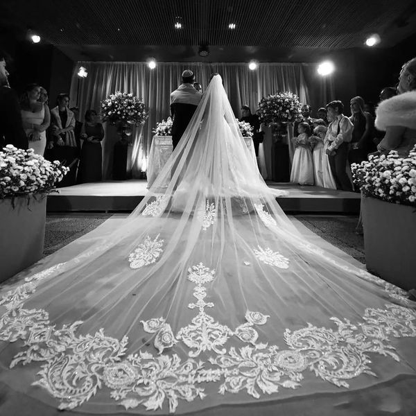 Nuovi veli da sposa con perline applicate in pizzo Veli lunghi da cattedrale Uno strato Velo da sposa su misura con pettine Accessori da sposa