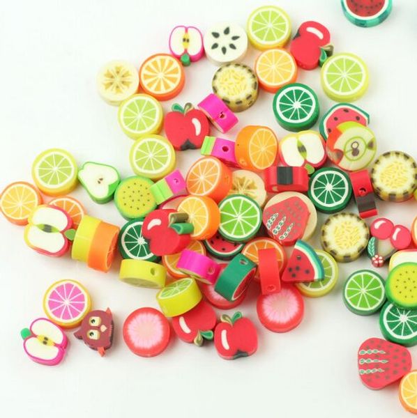 Moda 300 Pçs / lote Misturado Fimo Polymer Clay Frutas Spacer Beads Roupas Caps DIY Jóias Decoração Encontrar Acessórios Novo