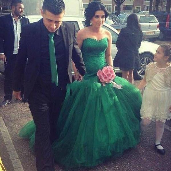 

unique emerald green mermaid wedding dresses 2017 new style tulle lace appliqued sweetheart chapel train backless bridal dress wedding gowns, White