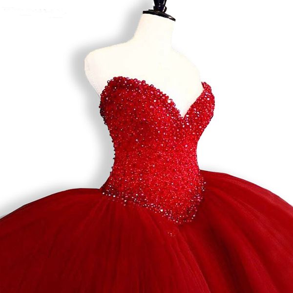 Abiti casual di base Puffy Quinceanera 2019 Sweetheart Top perline Sweet 16 Abiti da ballo Abito rosso 15 anni Festa di compleanno