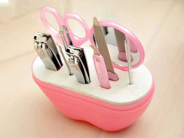 50 set / lotto Trasporto veloce 1 set 9 pezzi Set per manicure per unghie Strumenti Clipper Kit Set per la cura delle unghie Pedicure Scissor Tweezer Knife Ear pick