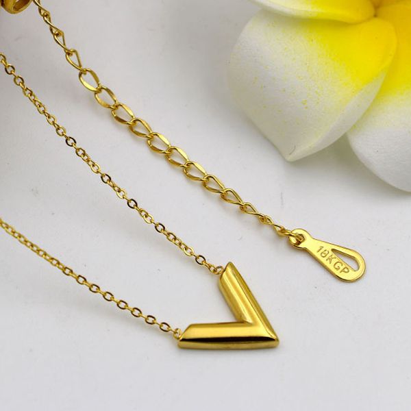 

korean alphabet necklace fashion ladies all-match stereo v short necklace jewelry factory direct clavicle, Silver