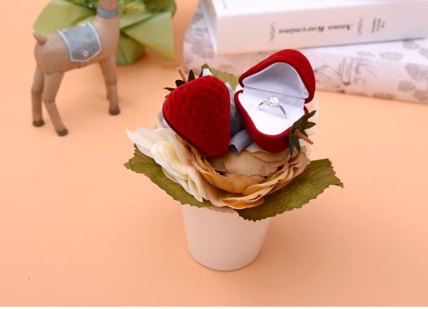 

[simple seven] cute red strawberry ring box plastic flocking display jewelry wedding box earring stud velvet case for engagement, Black;white