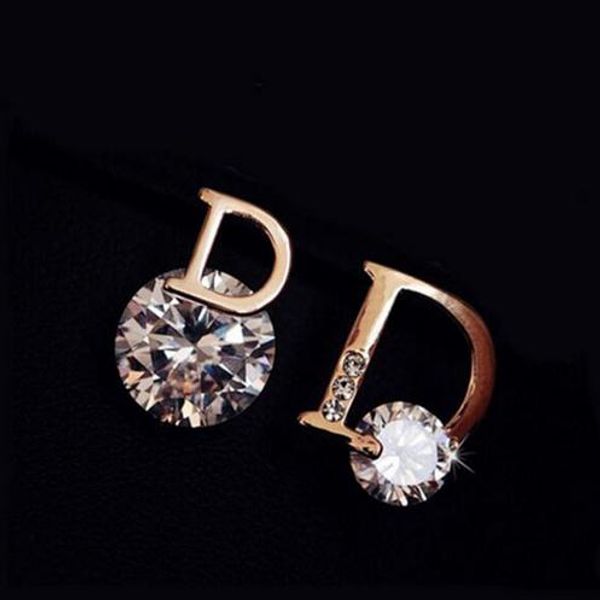 

Wholesale Hot Sell Simple popular Asymmetry Inlaid zircon D letter earring