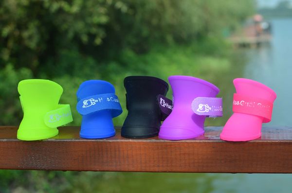 

pet fashion series dog shoes booties silicone anti-slip rain boots snow dog boots second version 3 sizes 7 colors ing