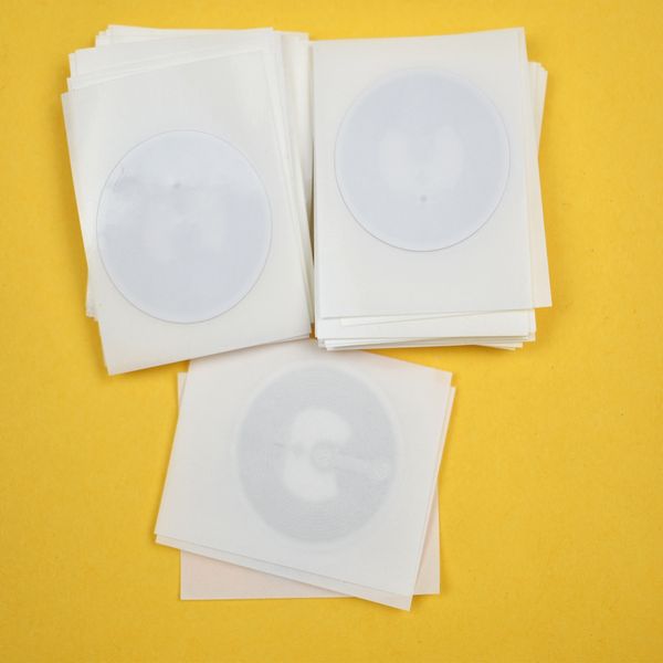 

in stock 100pcs/lot 25mm round epaper rfid label sticker tag13.56mhz iso1443a ntag215 nfc sticker for all nfc enabled phones