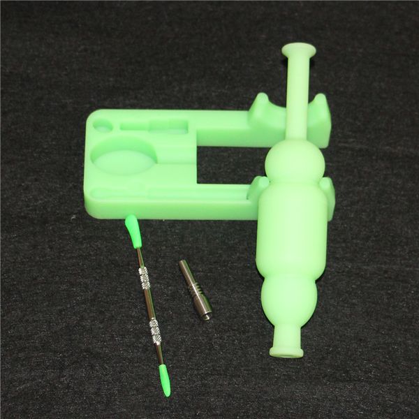 Nuovo design bagliore nel set di bong di nettare di silicone narghilè scuro con chiodo Ti e strumento dabber pipa ad acqua in silicone bong in vetro oil rig