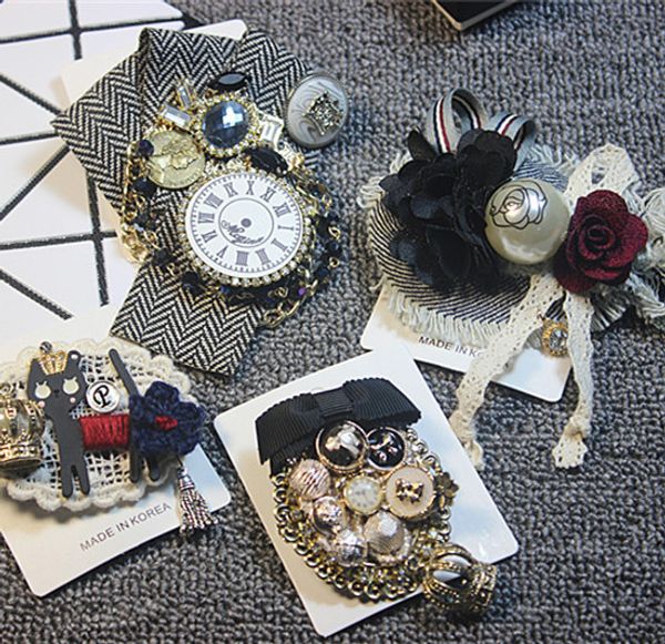 

wholesale- the latest trend of cartoon retro style lace plaid brooch, Gray