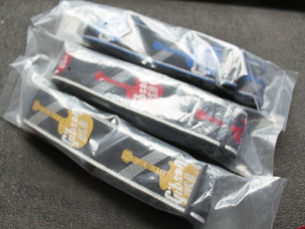 

новые гитарные ремни 2 гитарные ремни Бесплатная доставка Вышитые цветы