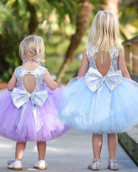 Lantejoulas Princesa Meninas Tutu Vestidos 2017 com Coração-Cut Back e Big Bow Luz Roxo Flor Menina Vestido Na Altura Do Joelho Crianças Vestido de Aniversário