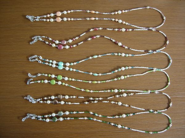 

6 pieces/lot assorted arylic beaded eyeglass necklace chain spectacle retainer holder with silicone loop 6 colors available