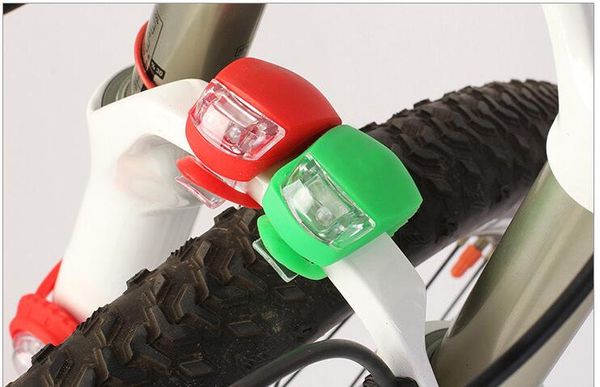 Silikon Bisiklet Bisiklet Işık Kırmızı Mavi Beyaz LED Lamba Silikon Arka Tekerlek Su geçirmez Emniyet Bisiklet 2 LED ışıkları bisiklet sönen