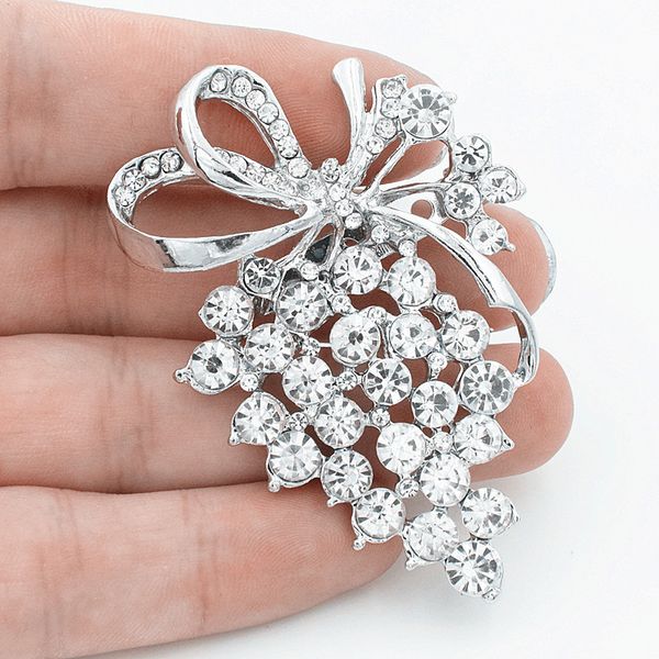 

Sparlking Clear Rhinestone Crystals Lovely Grape Alloy Brooch High Quality Diamante Lady Clothes Party Broaches Silver And Gold Color